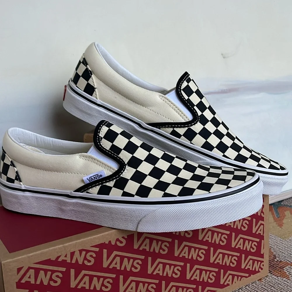 Vans Men’s Classic Slip-On
BIk&Whtchckerboard/Wht
VN000EYEBWW
Sneakers - Picture 7 of 16